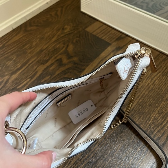 Guess crossbody handbag - Picture 10 of 16